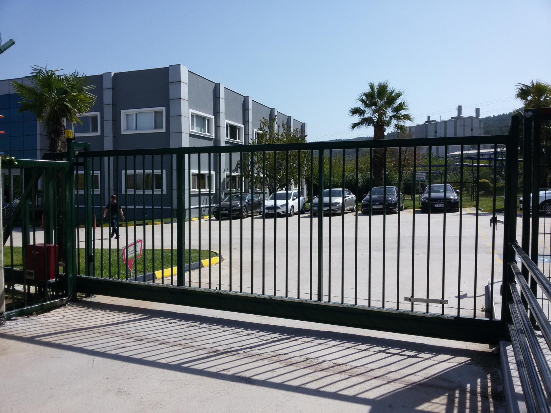 Personel ve Servis Kapıları